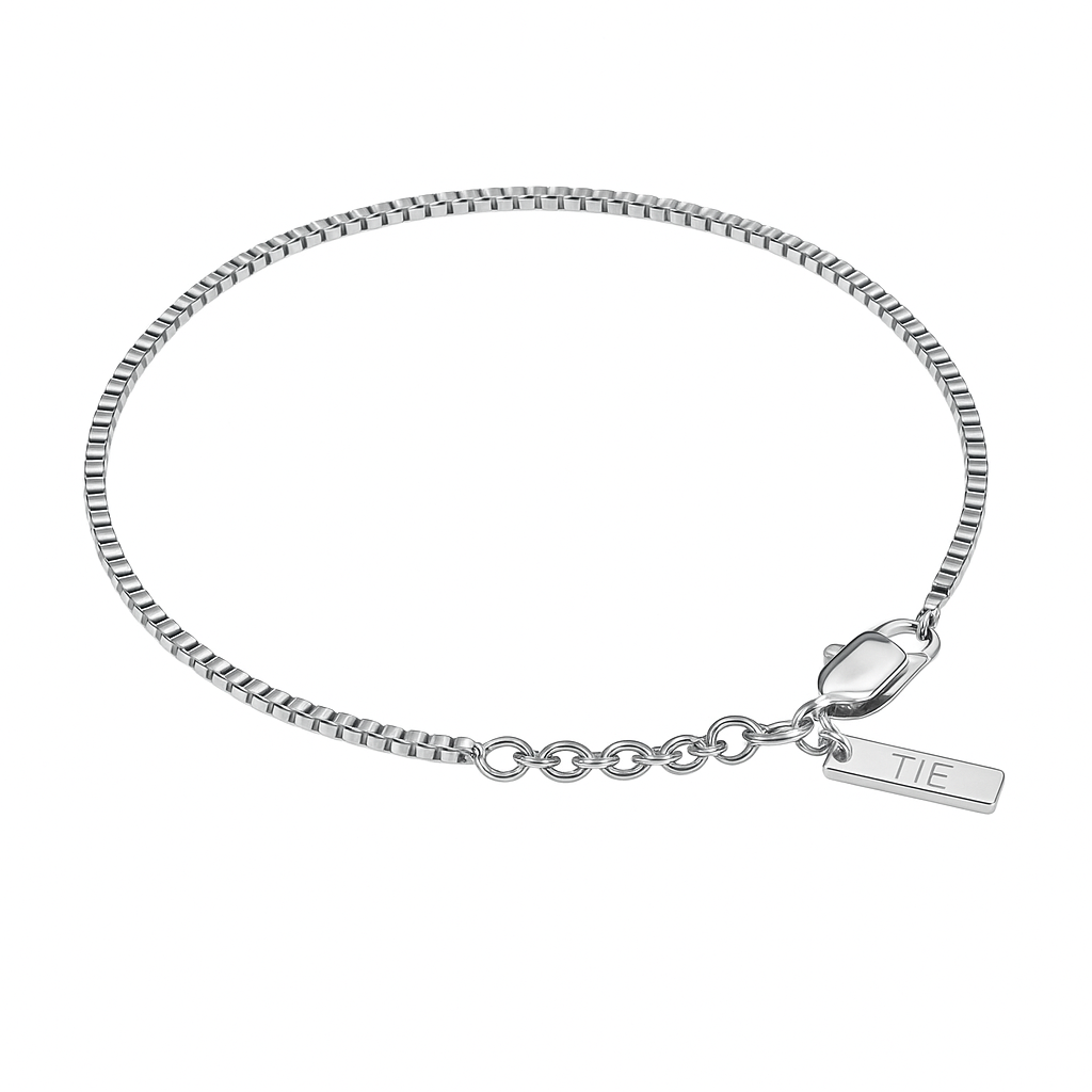 Pulseira box chain prateada em aço inoxidável 316L vista de frente, com estrutura sólida e estética refinada da The Iron Essence